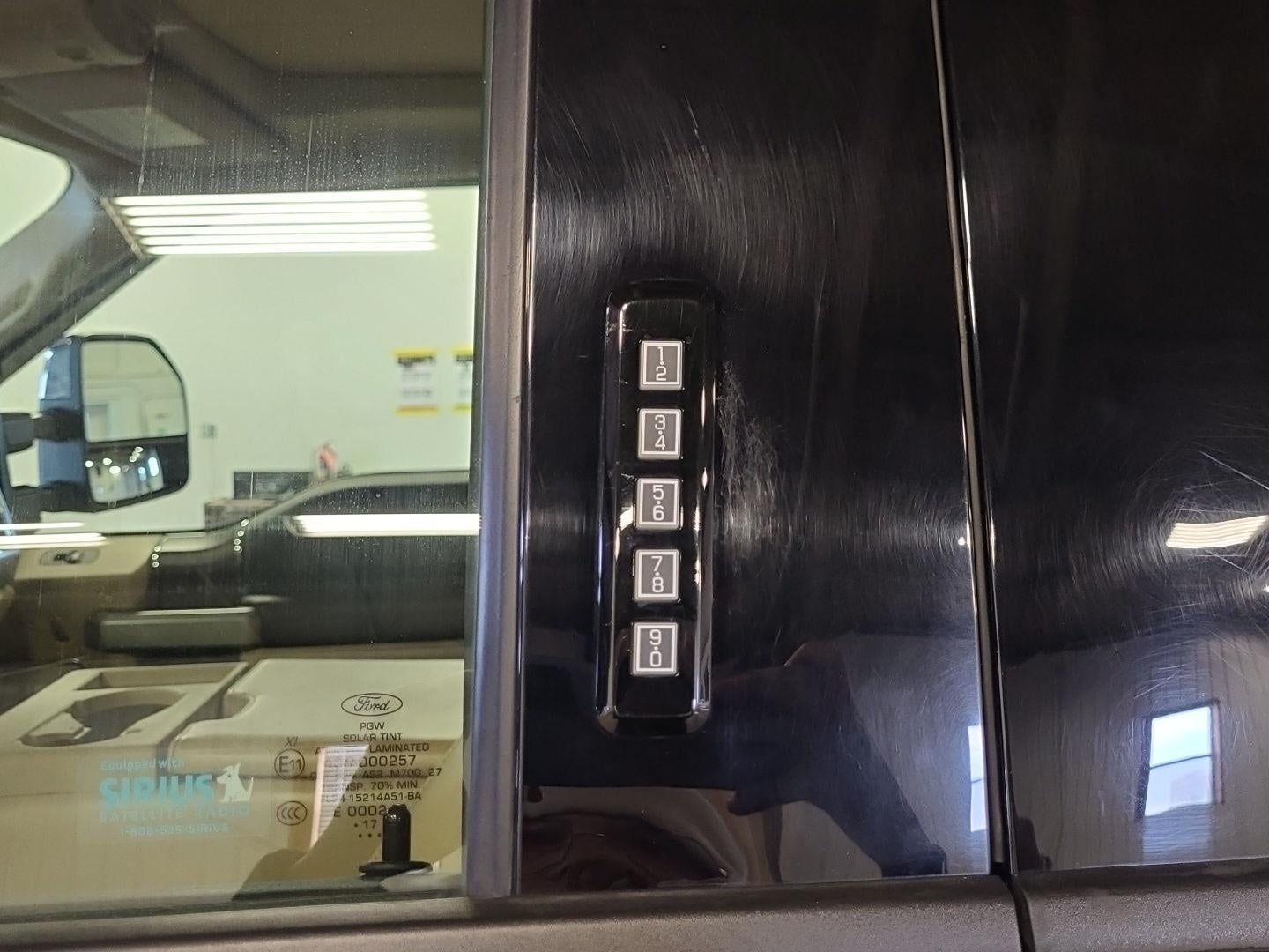 2017 Ford Super Duty F-250 SRW Lariat