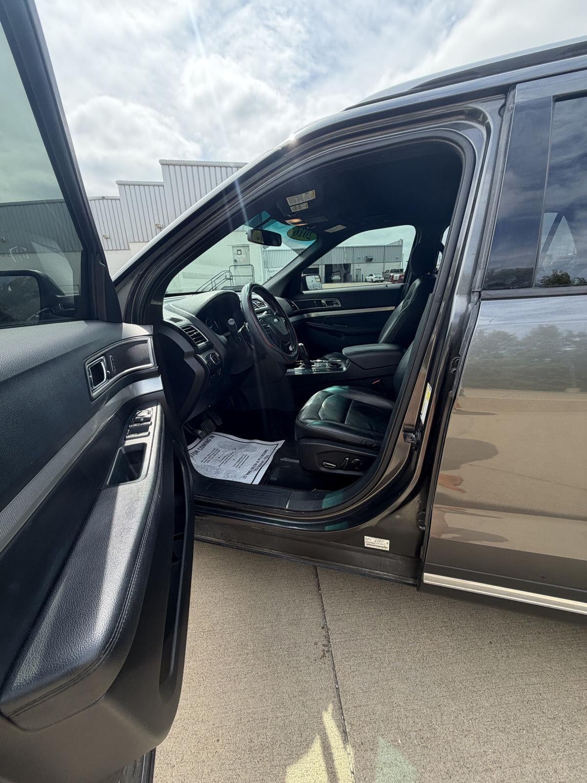 2016 Ford Explorer XLT 2
