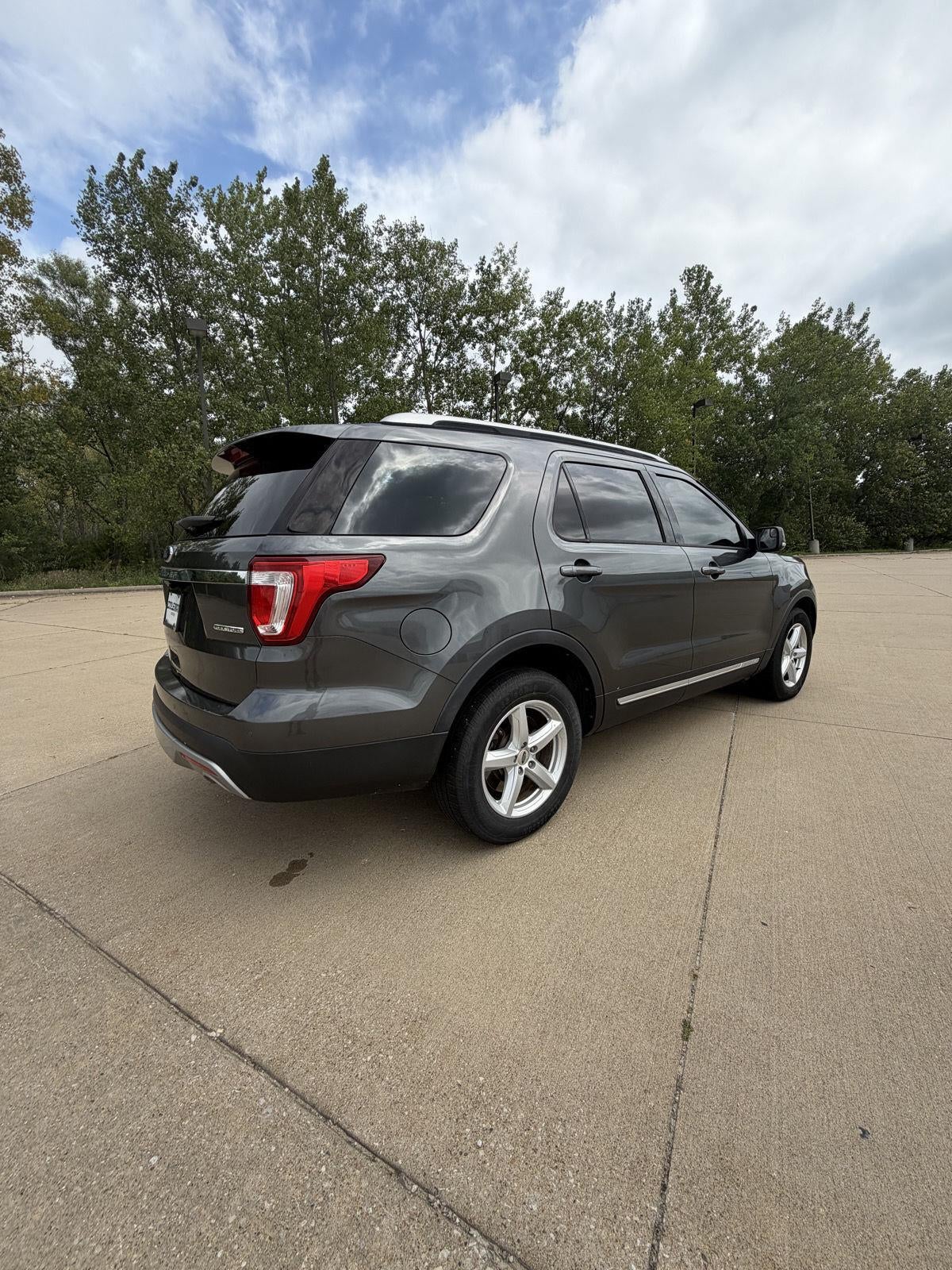 2016 Ford Explorer XLT 31