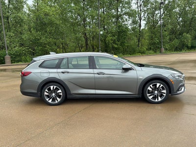 2019 Buick Regal TourX Essence