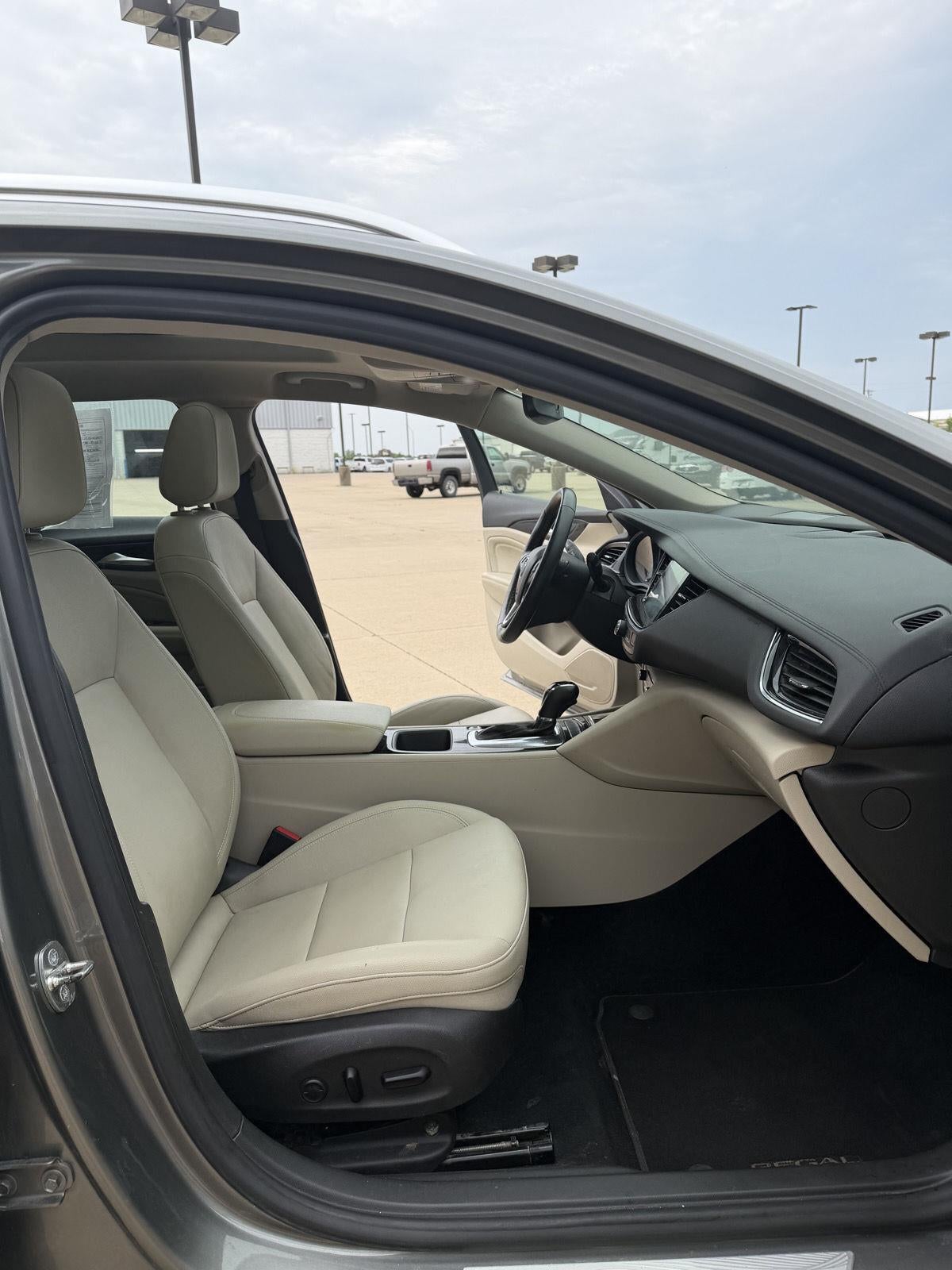 2019 Buick Regal TourX Essence