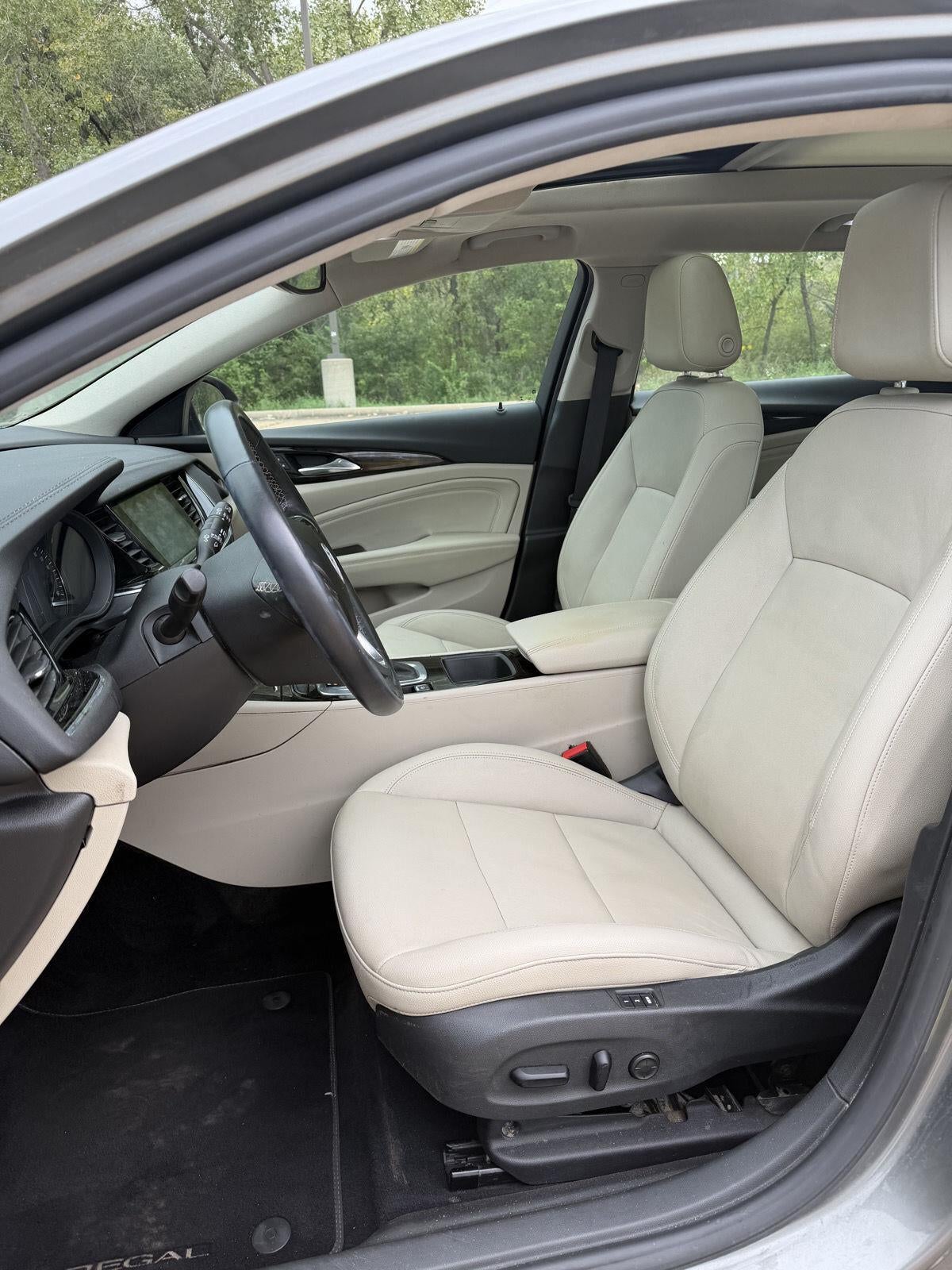 2019 Buick Regal TourX Essence