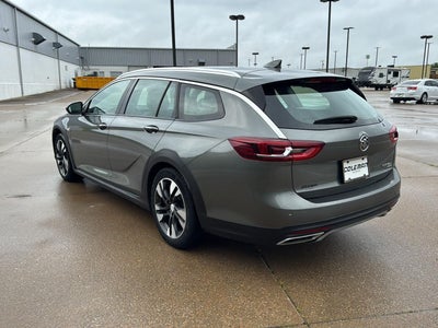 2019 Buick Regal TourX Essence