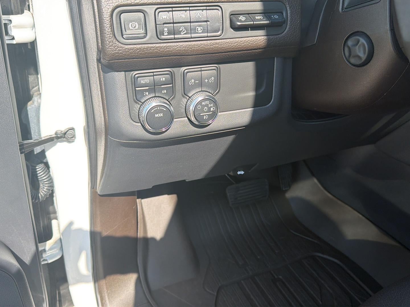 2024 GMC Yukon XL Denali 12