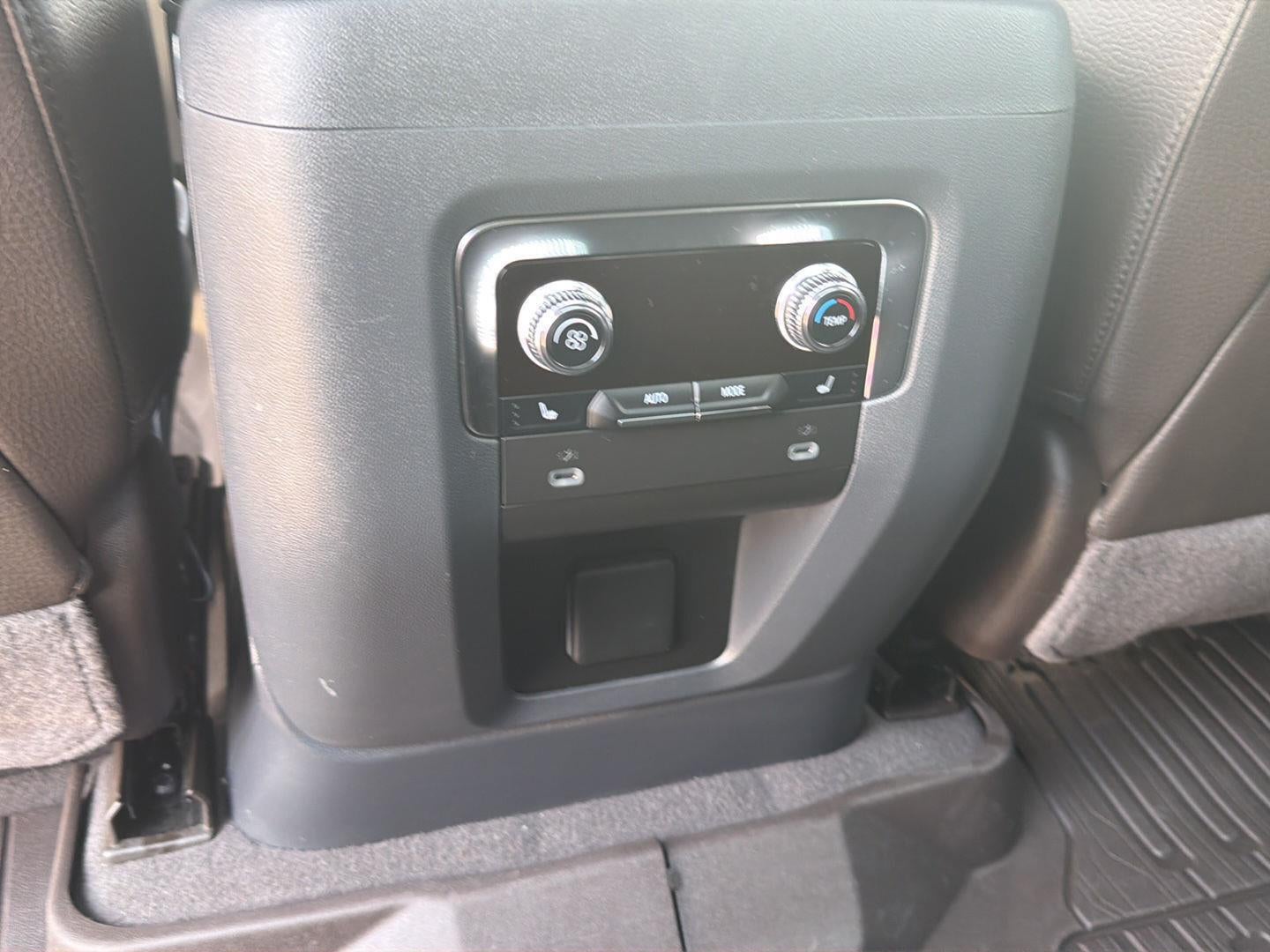 2024 GMC Yukon XL Denali 31