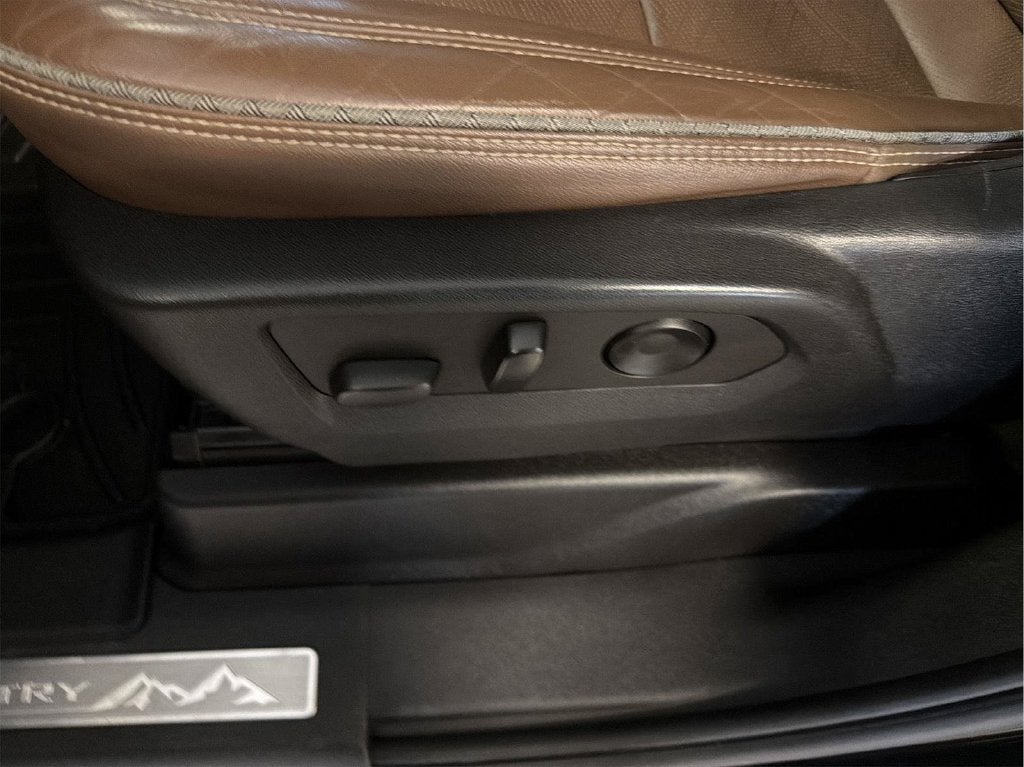 2022 Chevrolet Suburban Base