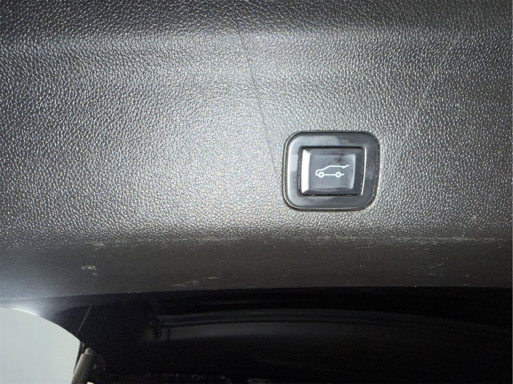 2022 Chevrolet Suburban Base
