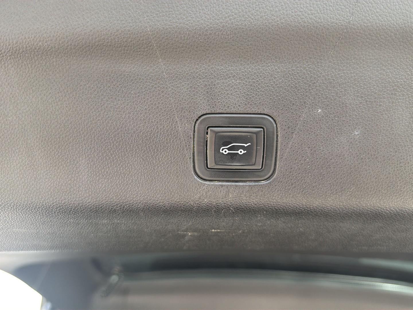 2023 Chevrolet Suburban RST 34