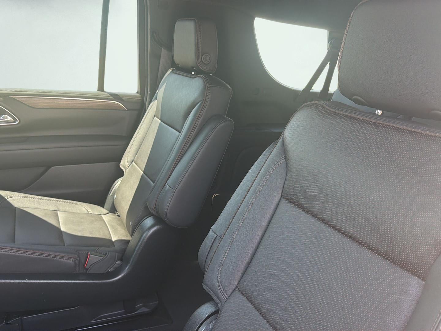 2023 Chevrolet Suburban High Country 28