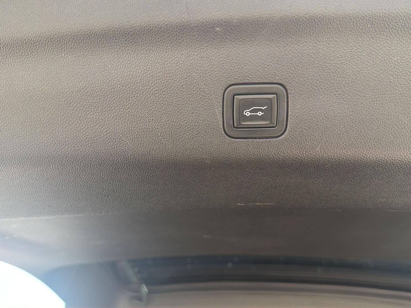 2023 Chevrolet Suburban High Country 32