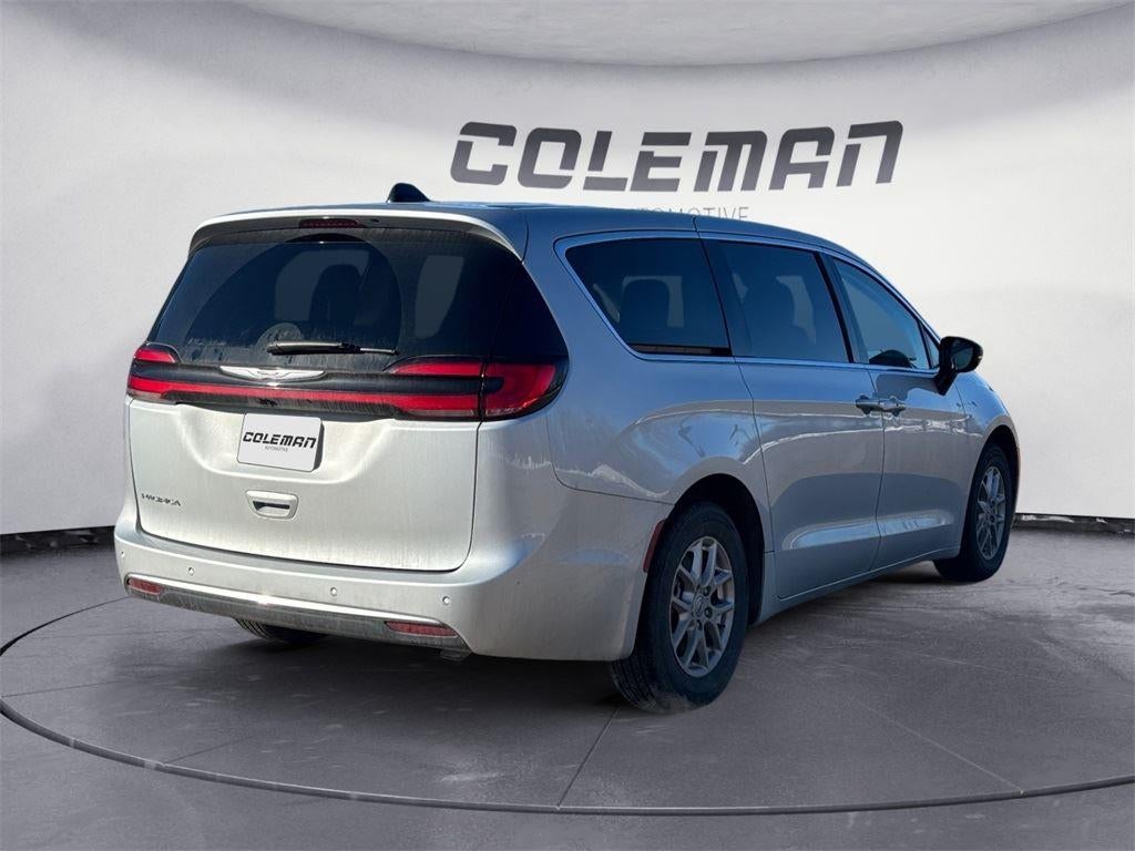 2024 Chrysler Pacifica Touring L 10