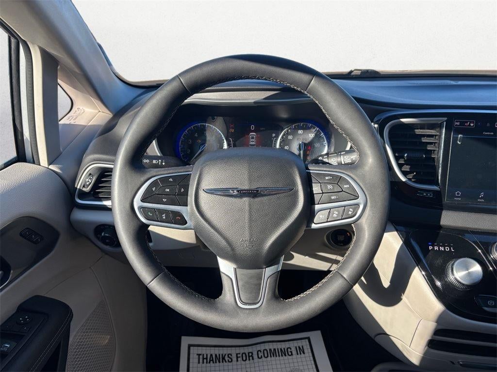 2024 Chrysler Pacifica Touring L 16