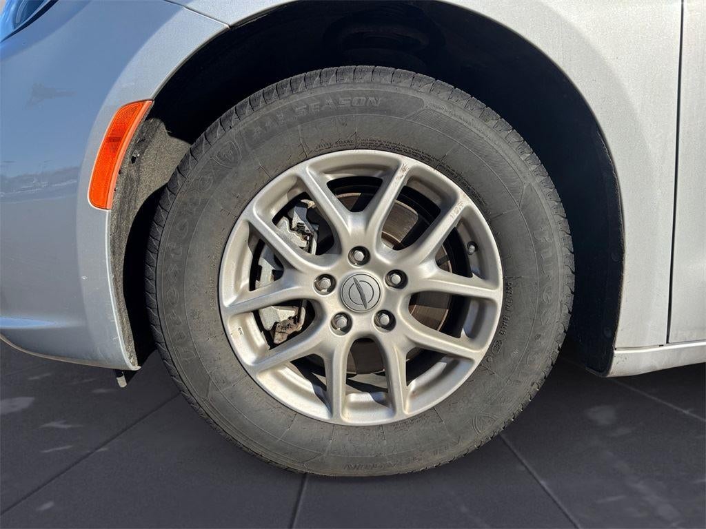 2024 Chrysler Pacifica Touring L 17