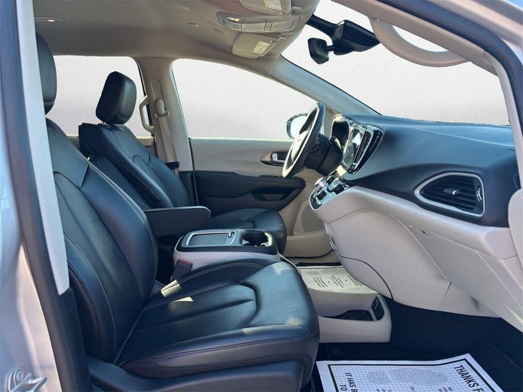 2024 Chrysler Pacifica Touring L 18