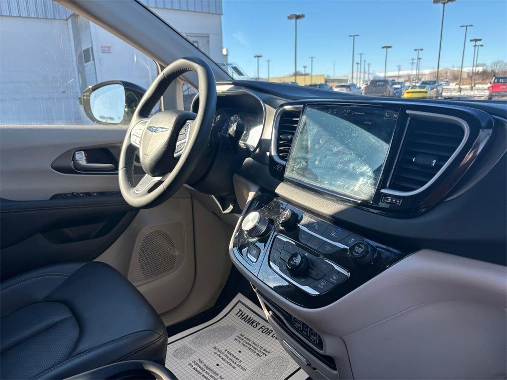 2024 Chrysler Pacifica Touring L 20