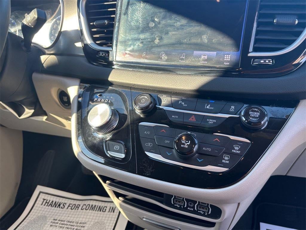2024 Chrysler Pacifica Touring L 21