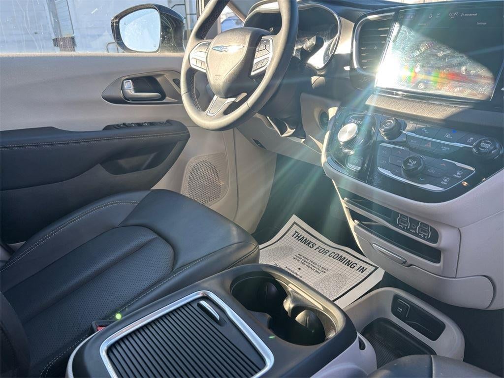 2024 Chrysler Pacifica Touring L 22