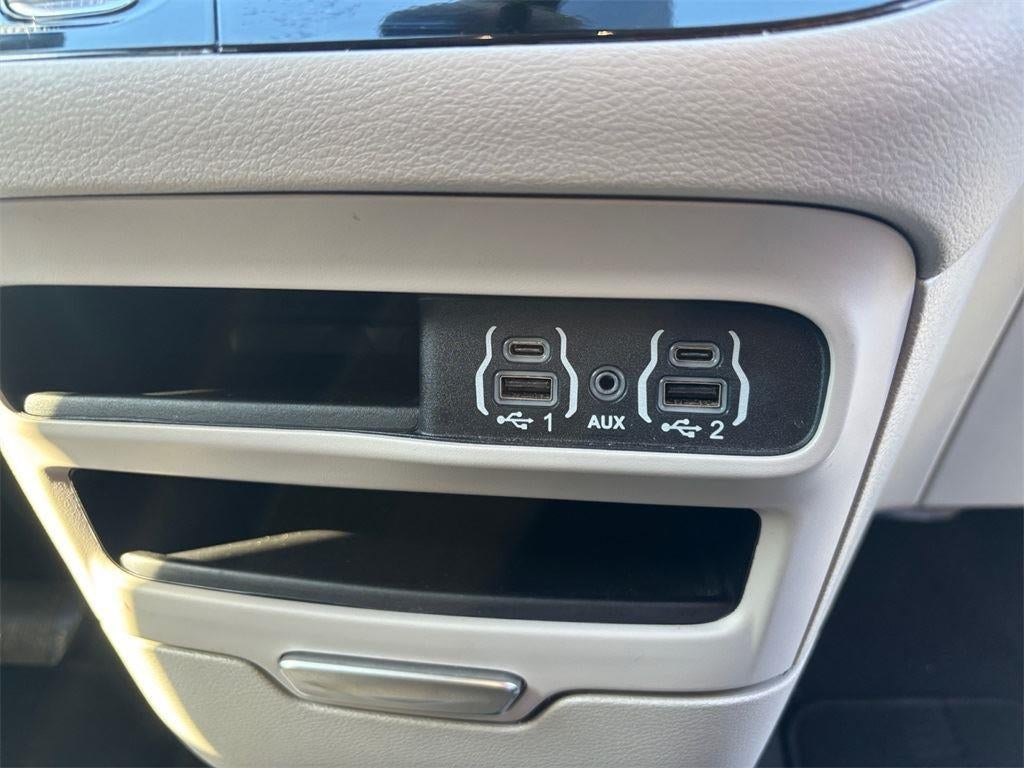 2024 Chrysler Pacifica Touring L 25