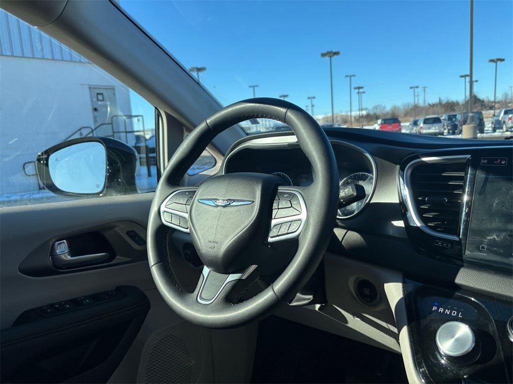 2024 Chrysler Pacifica Touring L 26
