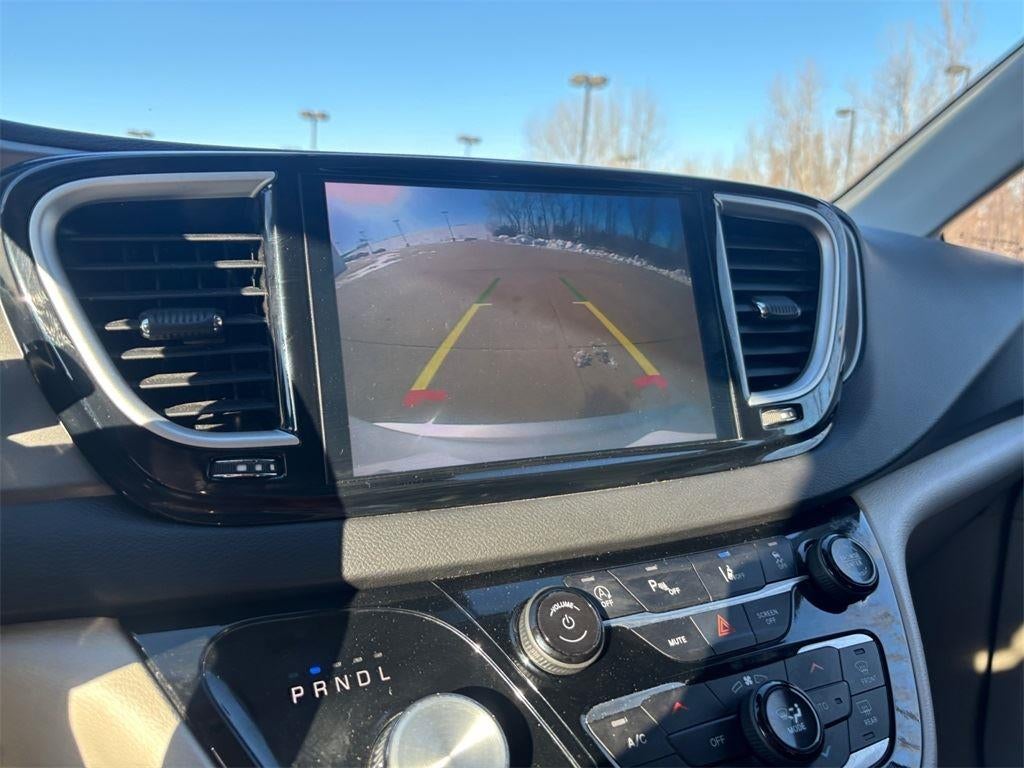 2024 Chrysler Pacifica Touring L 34